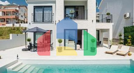 Современная вилла с видом на море в Бечичах