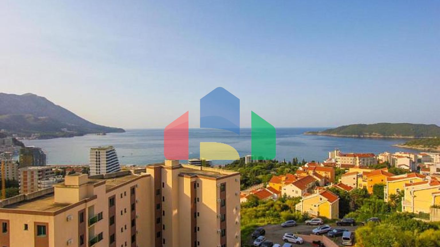 На продажу пентхаус в Бечичи с панорамным видом на море