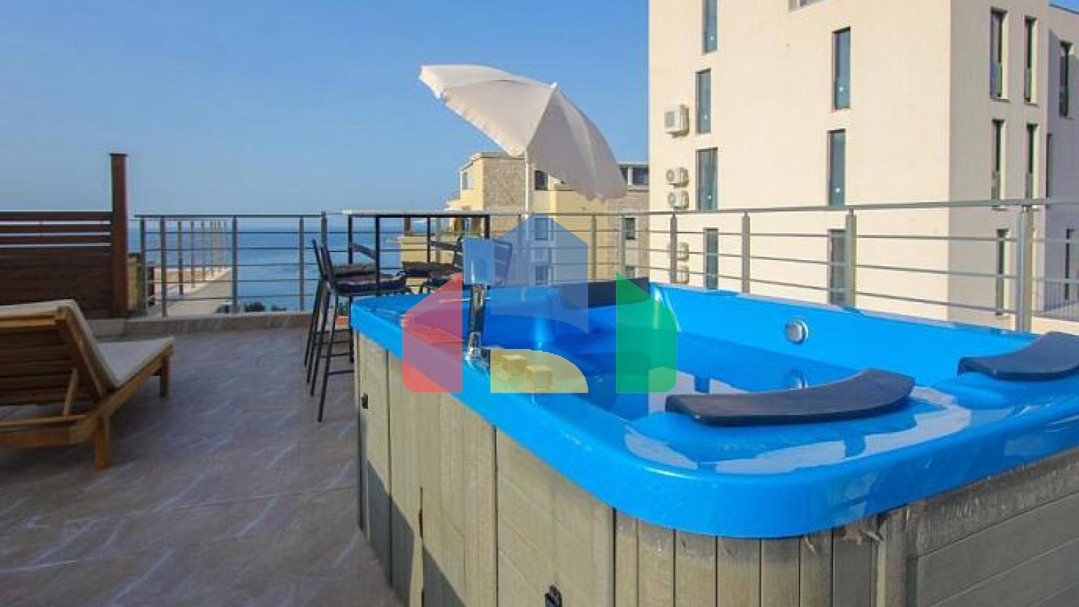 На продажу пентхаус в Бечичи с панорамным видом на море