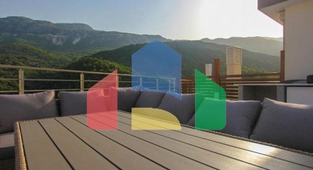 Penthouse in Becici with a panoramic sea view