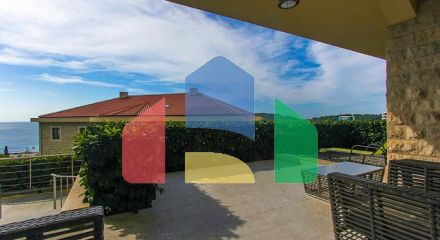 На продажу квартира в Бечичи в комплексе с бассейном