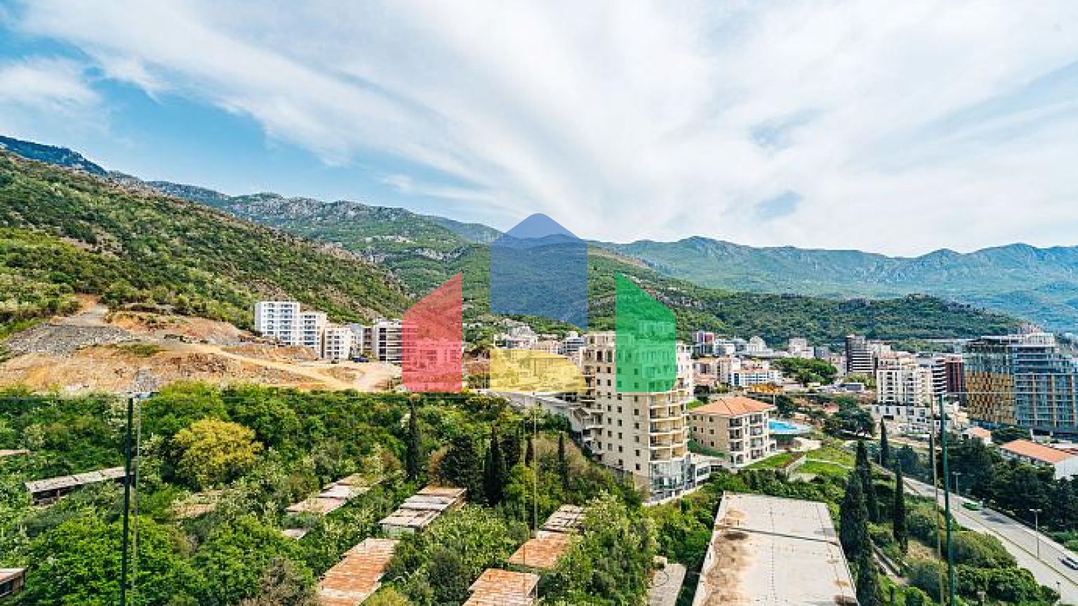 Квартира с двумя спальными комнатами и видом на море в Бечичи