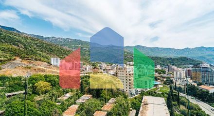 Квартира с двумя спальными комнатами и видом на море в Бечичи