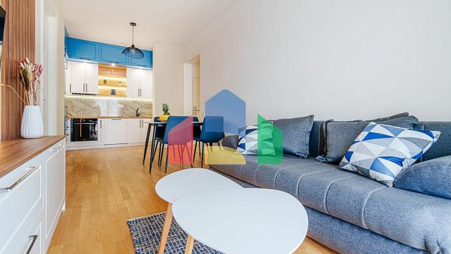 Квартира с двумя спальными комнатами и видом на море в Бечичи