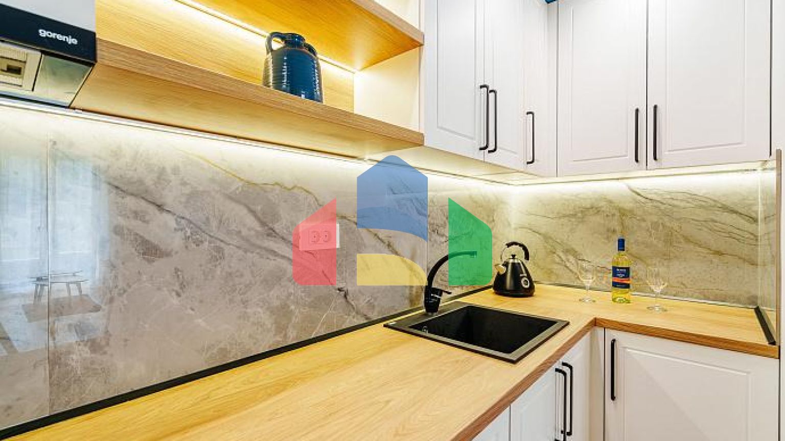 Квартира с двумя спальными комнатами и видом на море в Бечичи