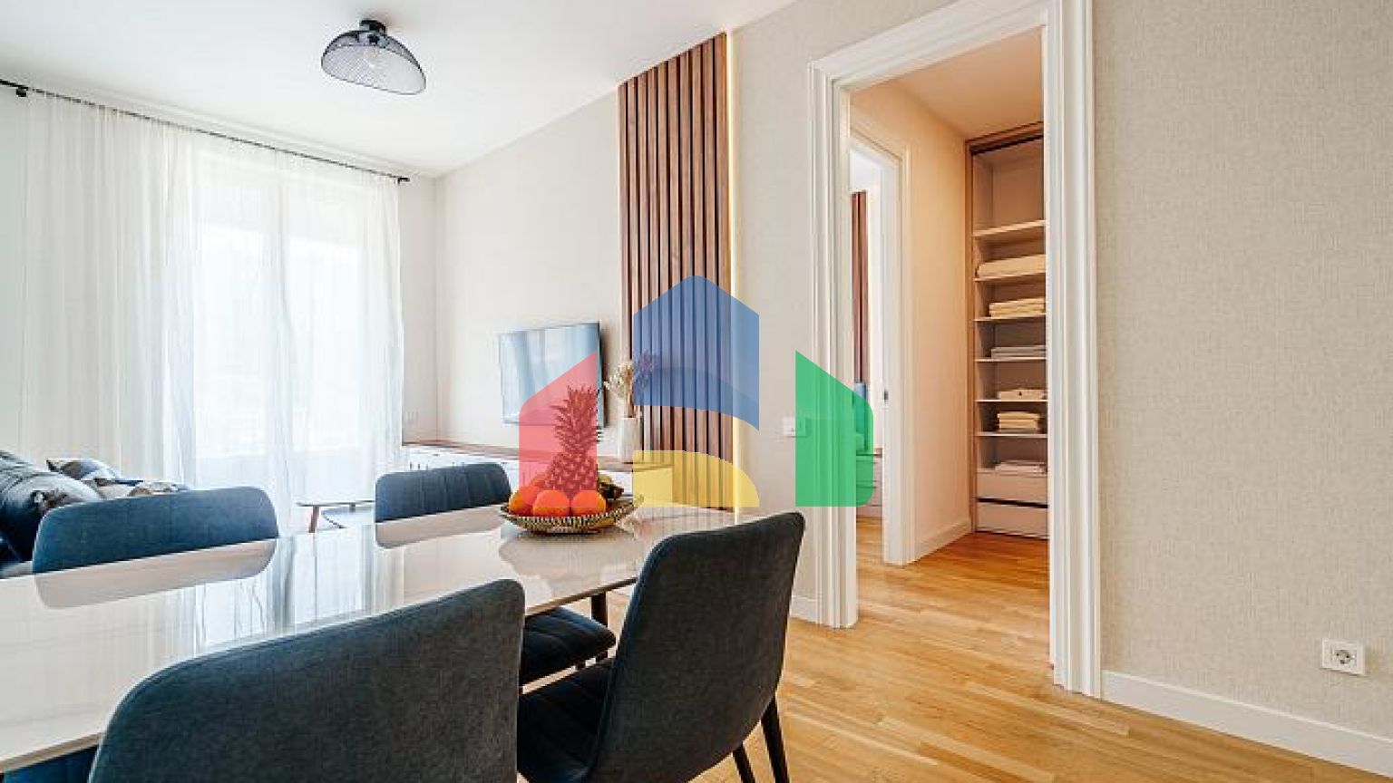 Квартира с двумя спальными комнатами и видом на море в Бечичи