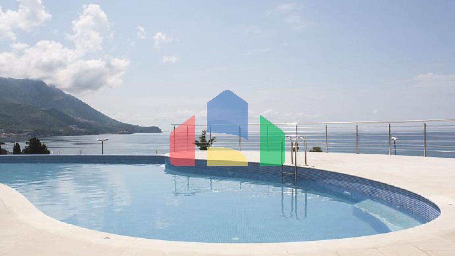 Роскошная двухкомнатная квартира с просторной террасой в Бечичи