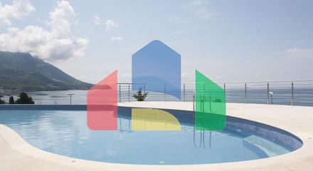 Роскошная двухкомнатная квартира с просторной террасой в Бечичи Роскошная двухкомнатная квартира с просторной террасой в Бечичи