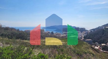 A plot with a house in Ivanovići, 905m²