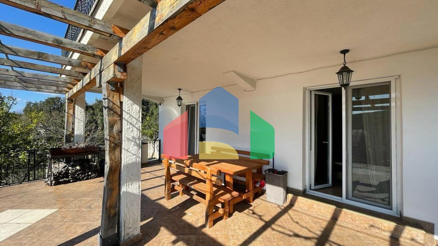 Дом с 4 спальнями в Бигово