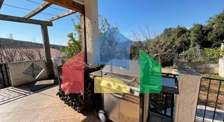 Дом с 4 спальнями в Бигово