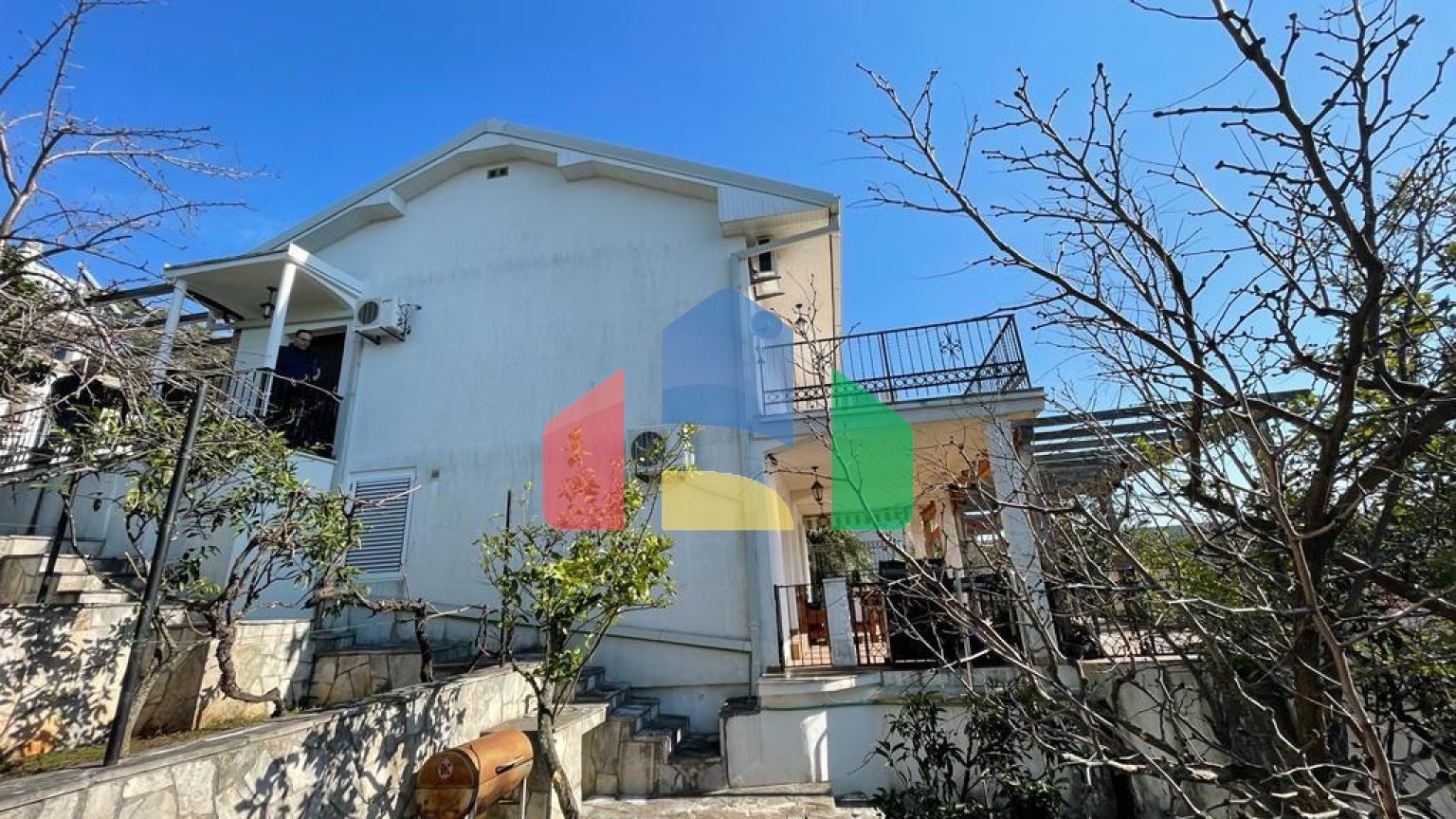 Дом с 4 спальнями в Бигово