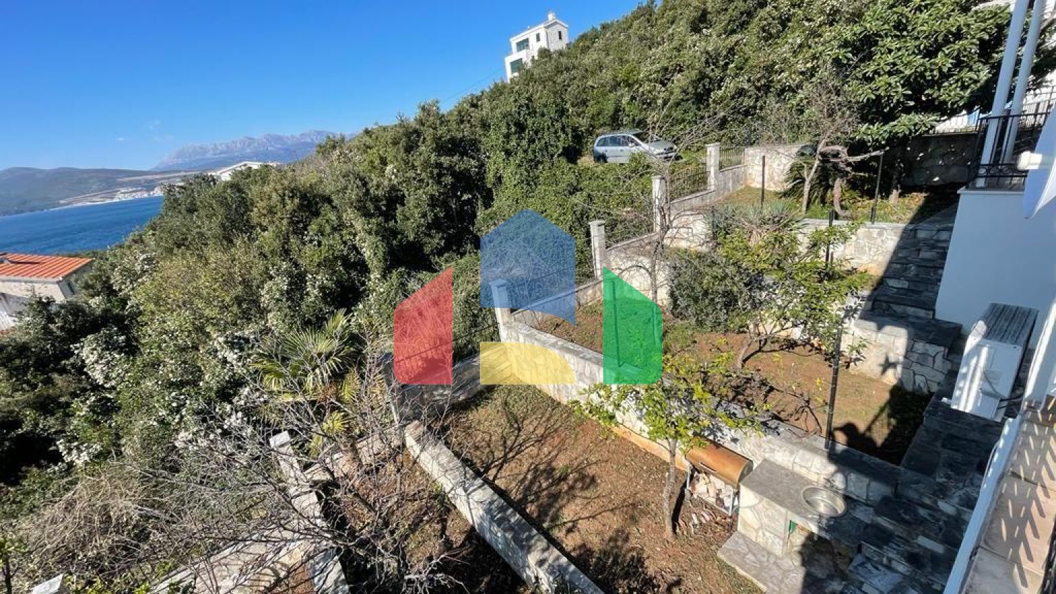 Дом с 4 спальнями в Бигово