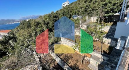 Дом с 4 спальнями в Бигово