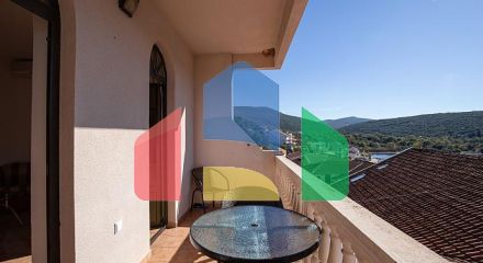 Уютная квартира в Бигово на первой линии моря — с видом и просторной террасой