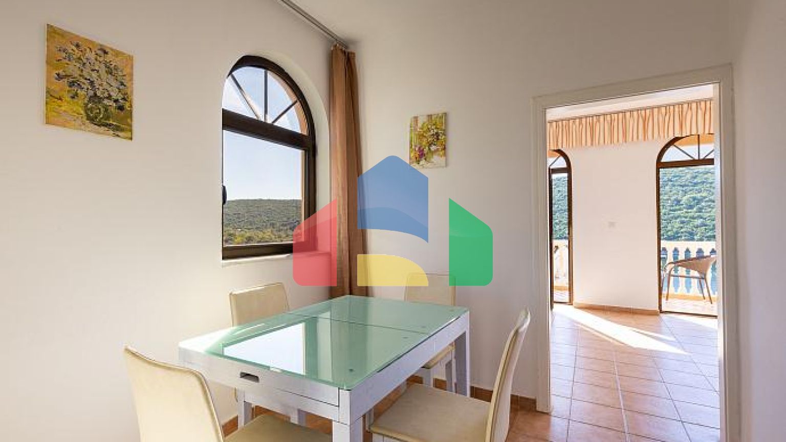 Уютная квартира в Бигово на первой линии моря — с видом и просторной террасой