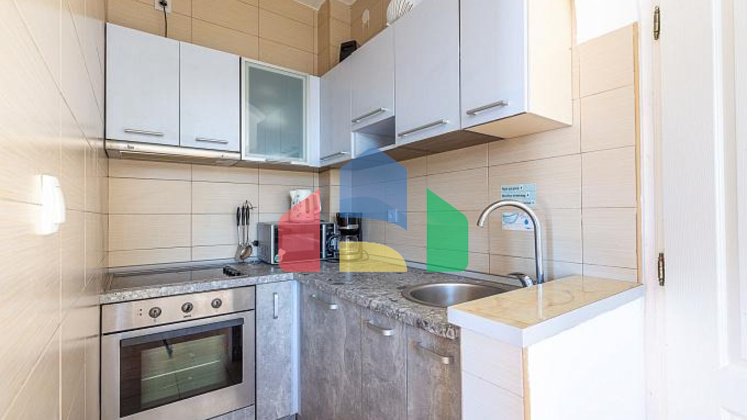 Уютная квартира в Бигово на первой линии моря — с видом и просторной террасой