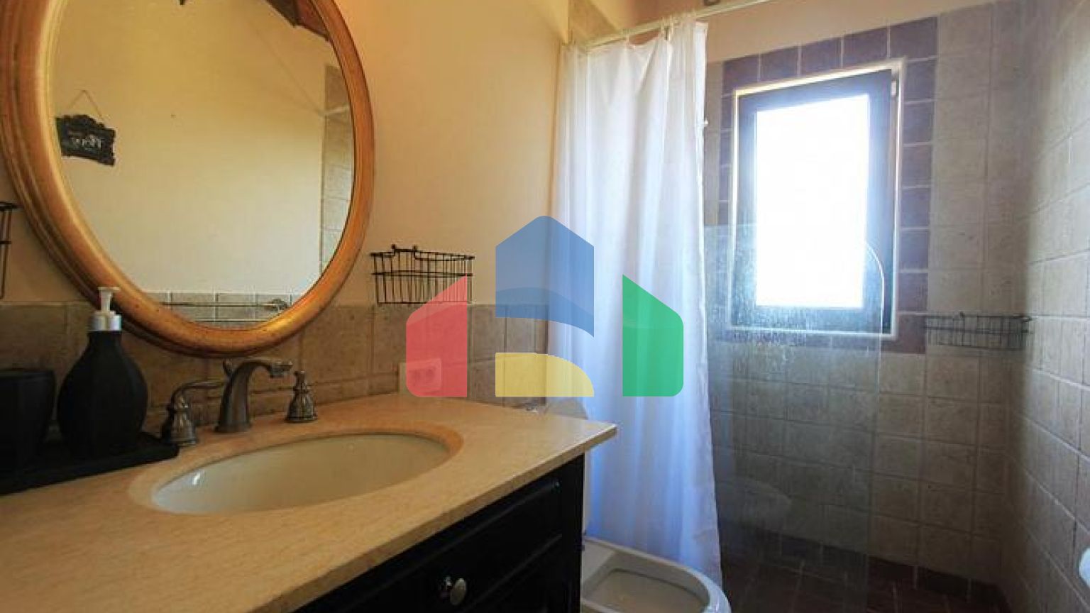 Дом в комплексе с бассейном и видом на море