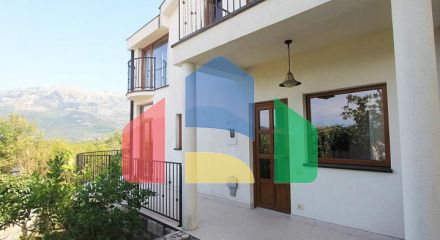 House in a complex with pool and sea view