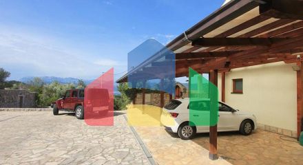 Дом в комплексе с бассейном и видом на море