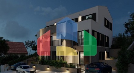 Apartment in a luxurious villa near the sea