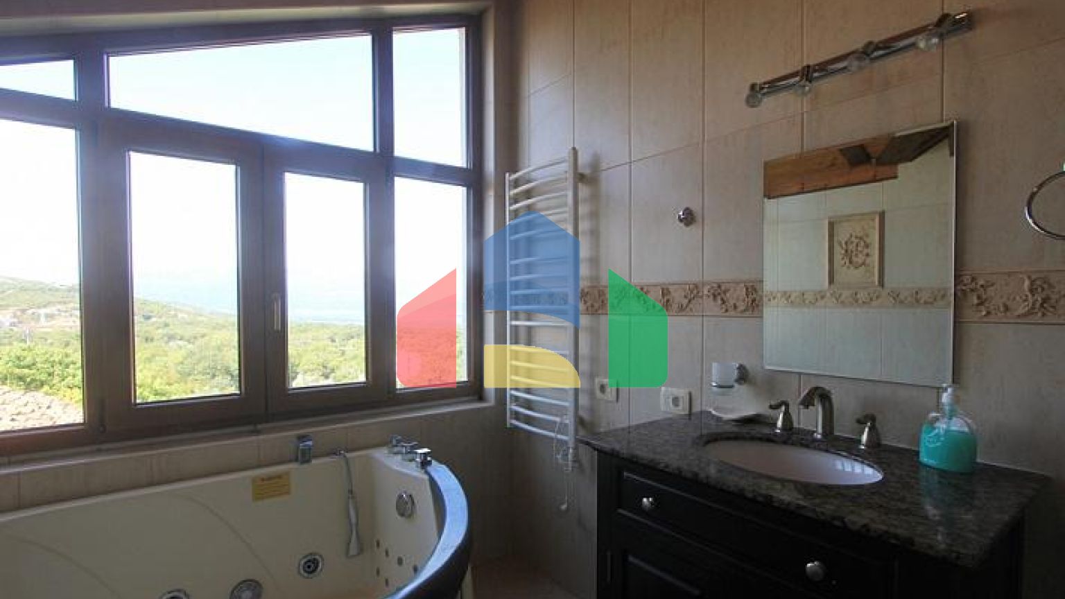 Таунхаус в комплексе с видом на море