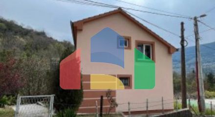 Двухкомнатный дом, находится в уютном и тихом месте района Биела.