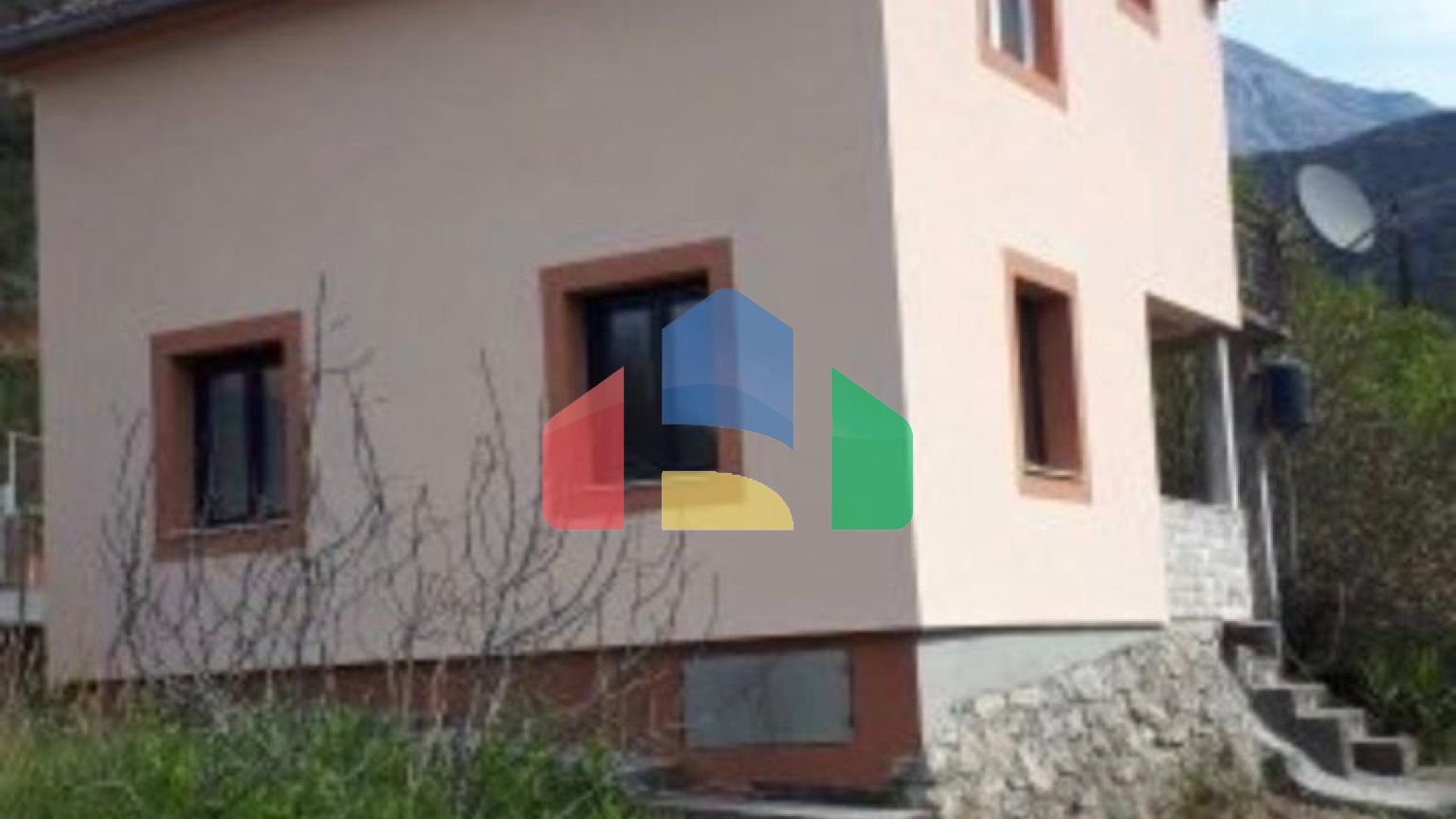 Двухкомнатный дом, находится в уютном и тихом месте района Биела.