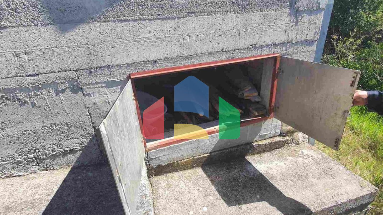 Двухкомнатный дом, находится в уютном и тихом месте района Биела.