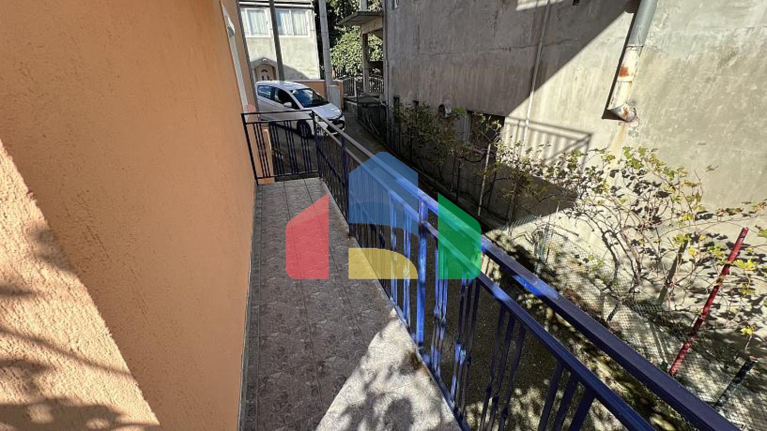 Просторная квартира 54м2 с частичным видом на море в Херцег Нови, Биела