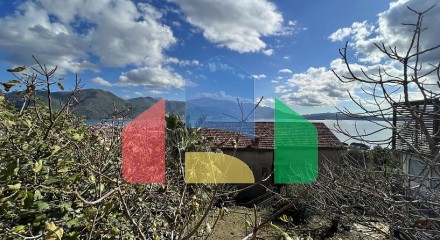Просторная квартира 54м2 с частичным видом на море в Херцег Нови, Биела