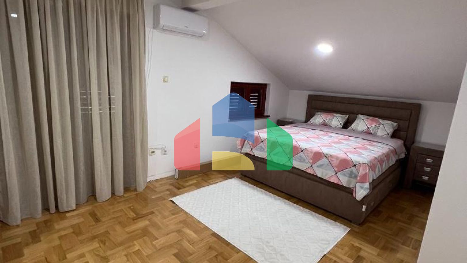 Квартира-дуплекс в Будве с 4 спальнями