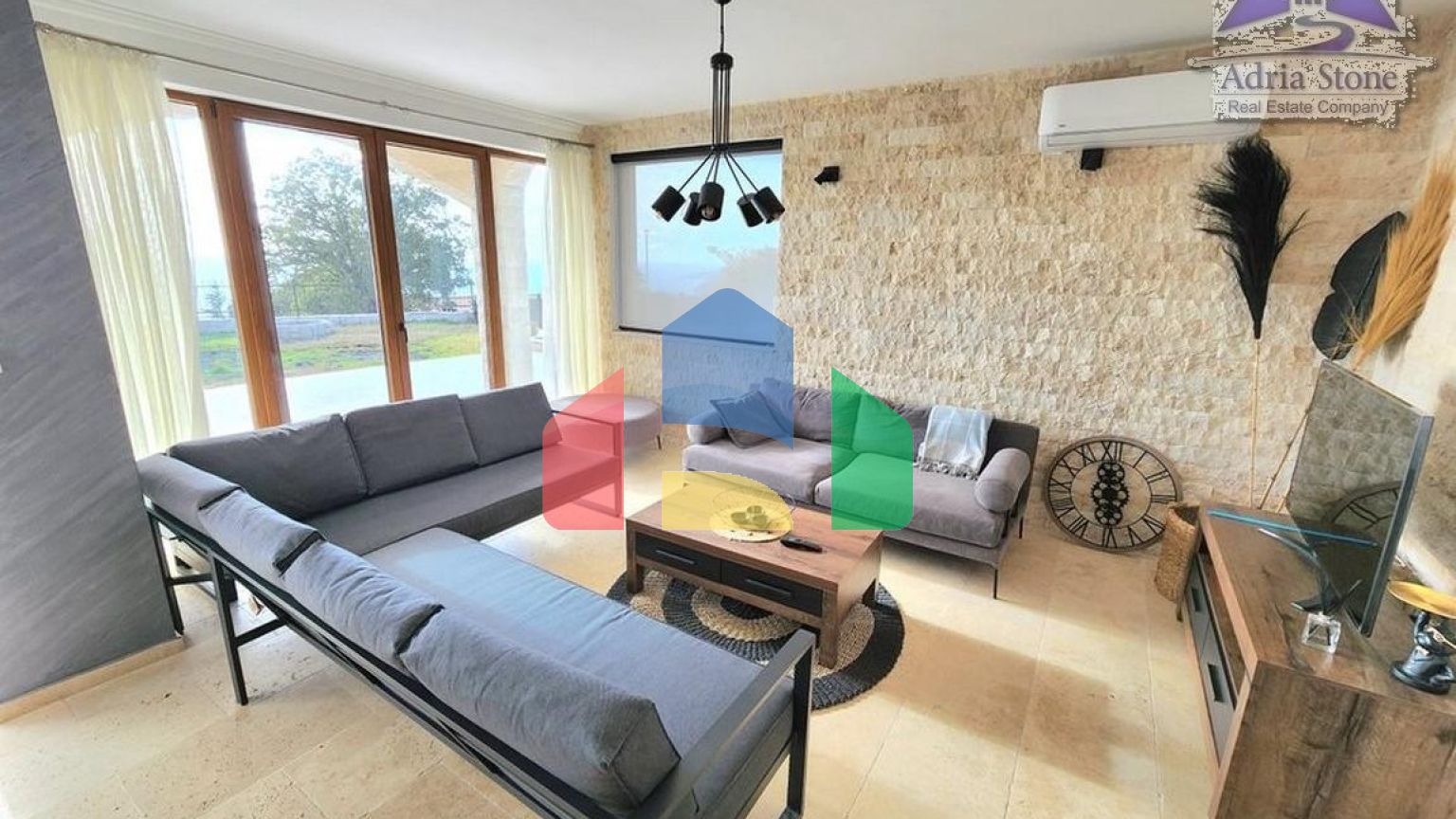 Каменная вилла в медитеранском стиле