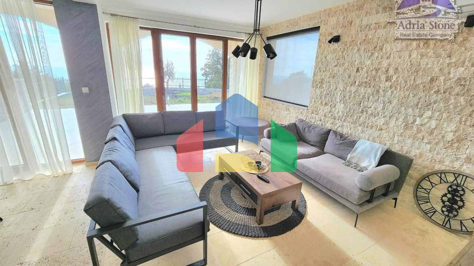 Каменная вилла в медитеранском стиле