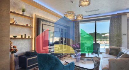 Новая роскошная вилла в Будве над пляжем Яз