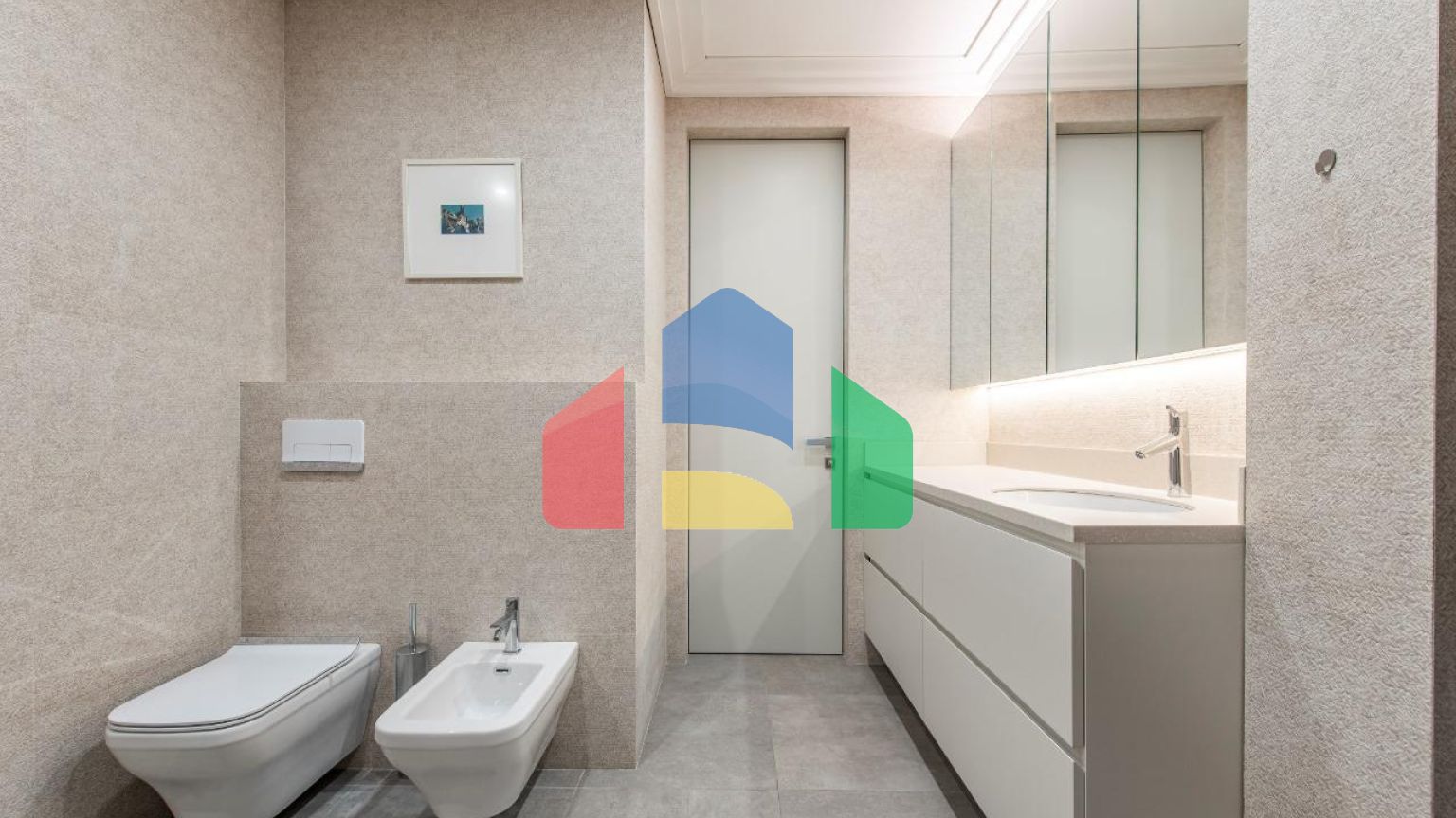 Роскошный дизайнерский пентхаус с тремя спальнями