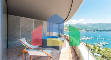 Роскошный дизайнерский пентхаус с тремя спальнями