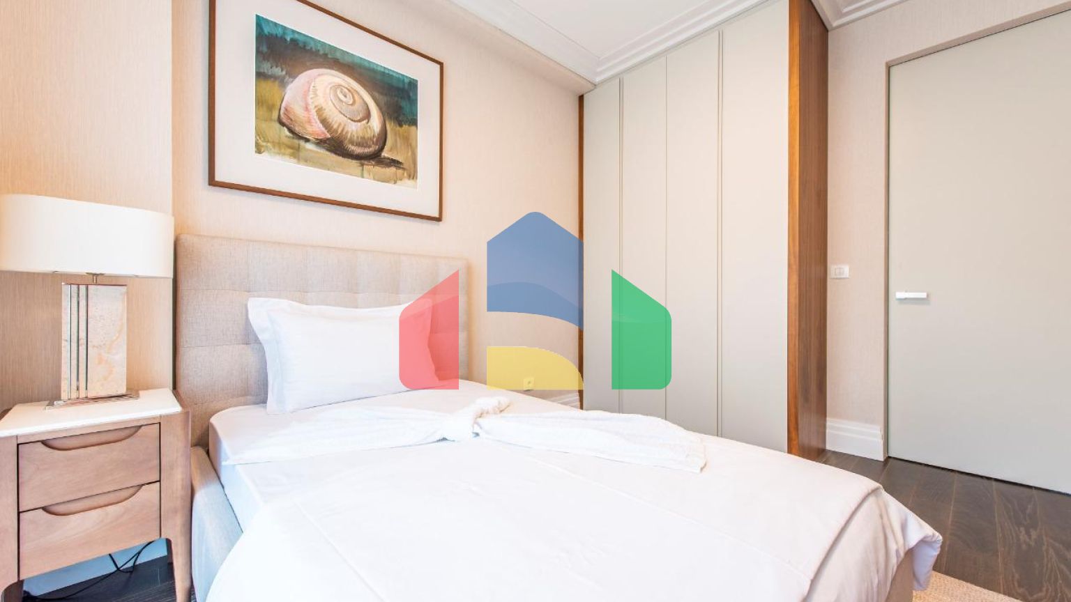 Роскошный дизайнерский пентхаус с тремя спальнями