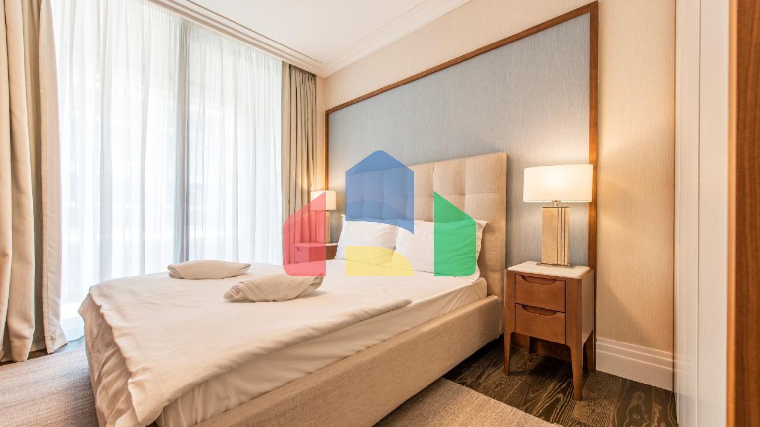 Роскошный дизайнерский пентхаус с тремя спальнями