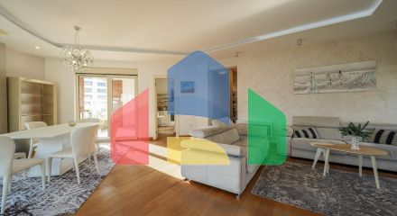 Светлая квартира с 2 спальнями в новом доме в центре Будвы Светлая квартира с 2 спальнями в новом доме в центре Будвы