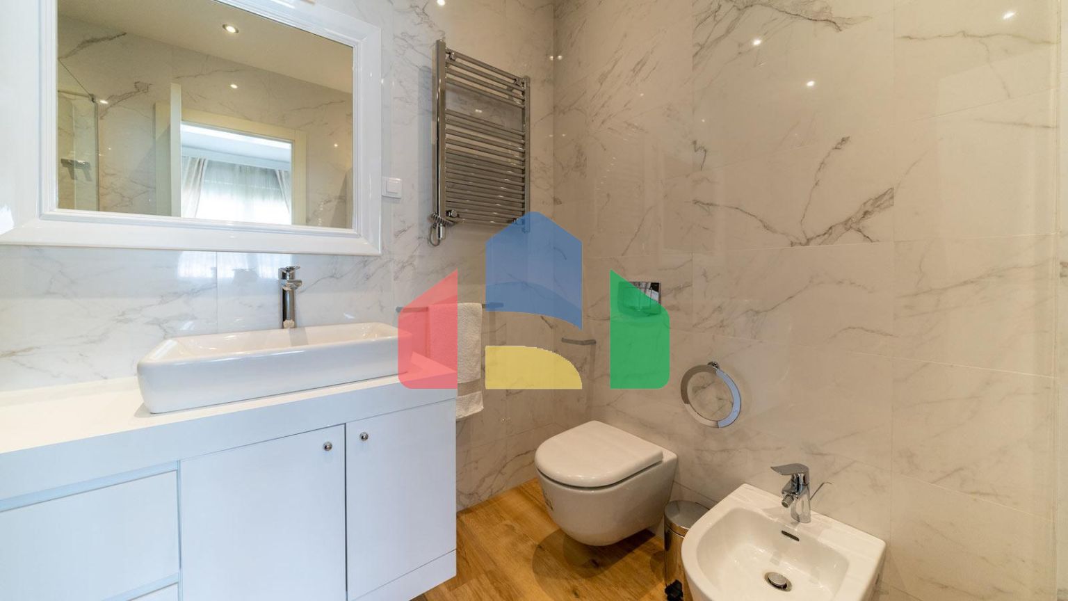 Светлая квартира с 2 спальнями в новом доме в центре Будвы