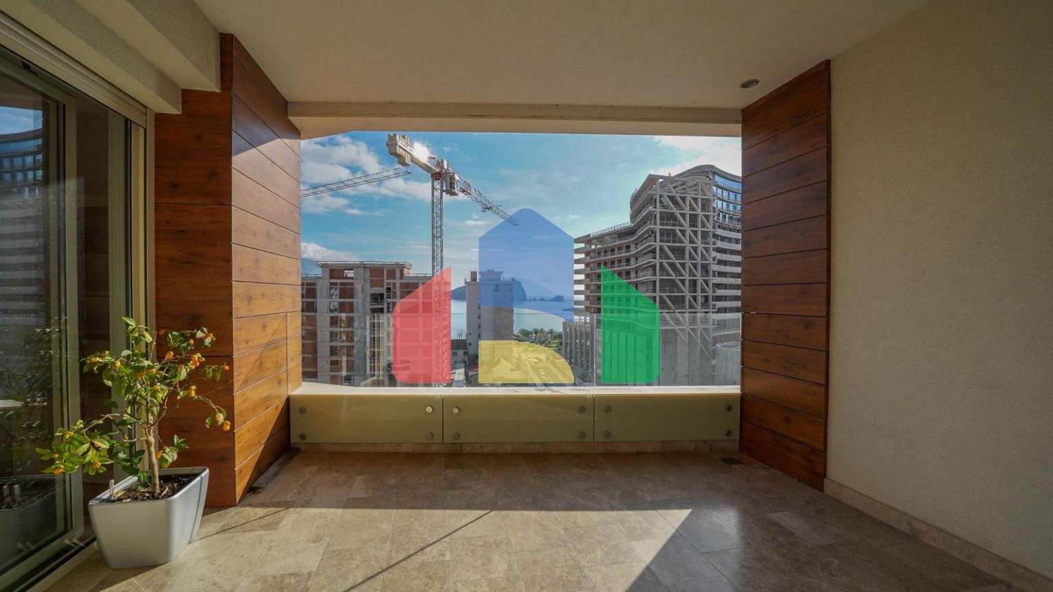 Светлая квартира с 2 спальнями в новом доме в центре Будвы