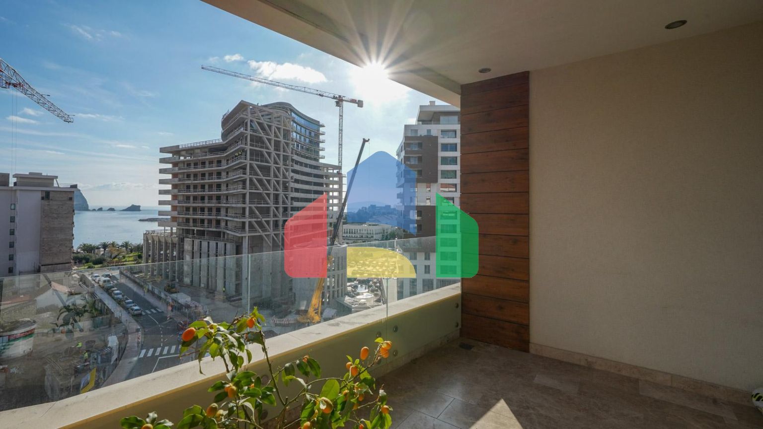 Светлая квартира с 2 спальнями в новом доме в центре Будвы