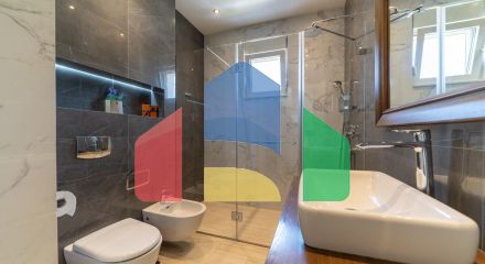 Светлая квартира с 2 спальнями в новом доме в центре Будвы Светлая квартира с 2 спальнями в новом доме в центре Будвы