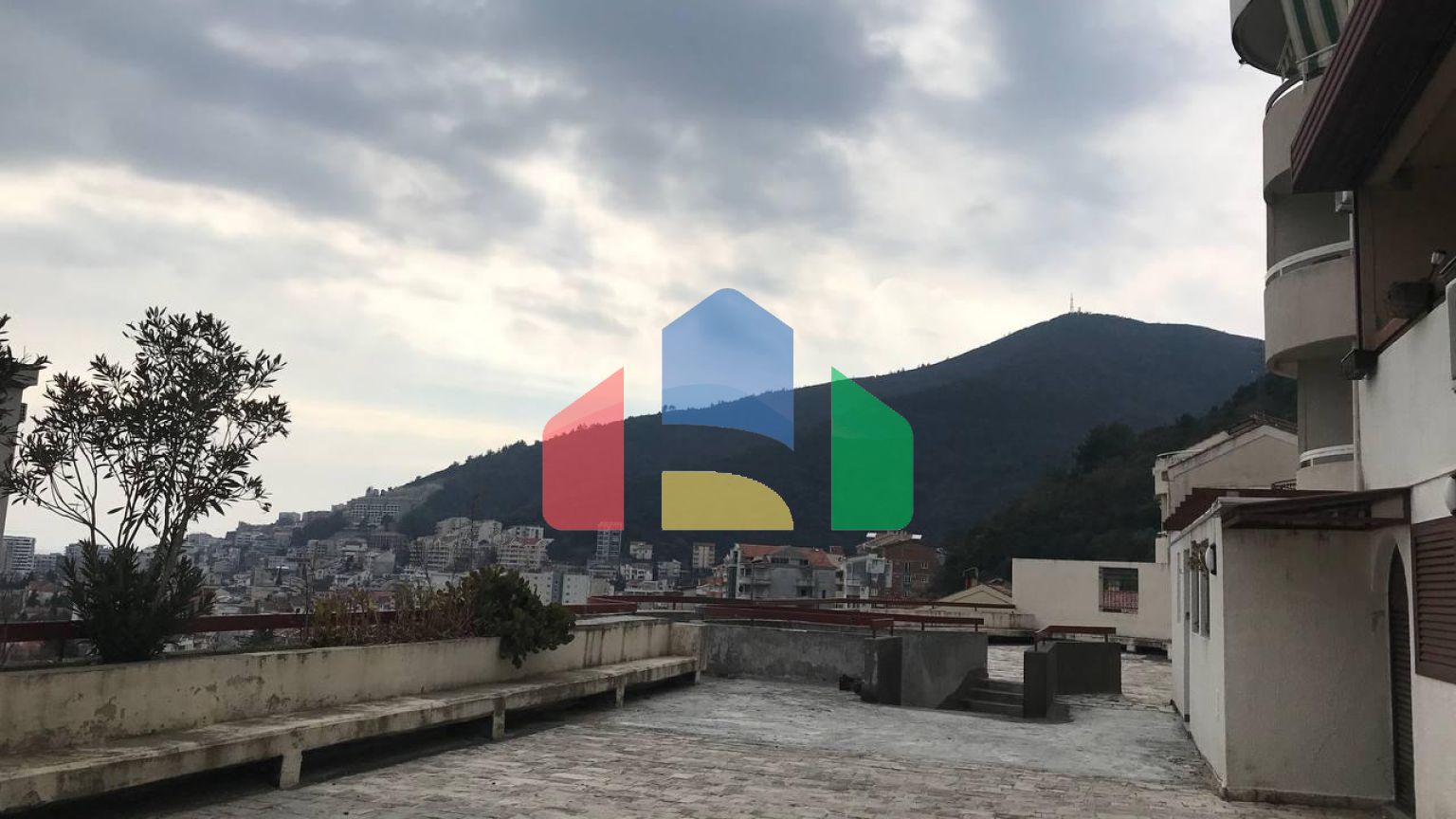 Квартира с 2 спалнями в Будве ( Дубовица)