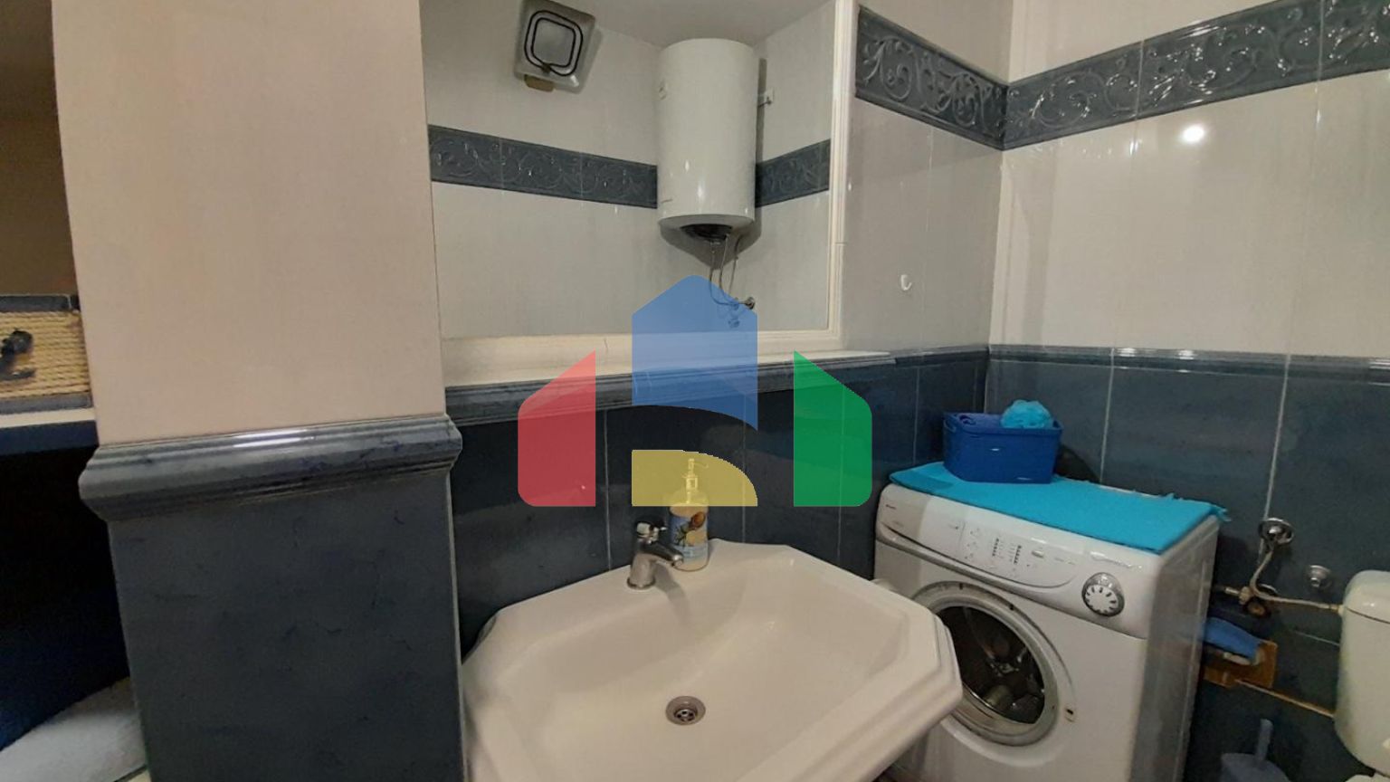 Современная меблированная квартира с двумя спальнями