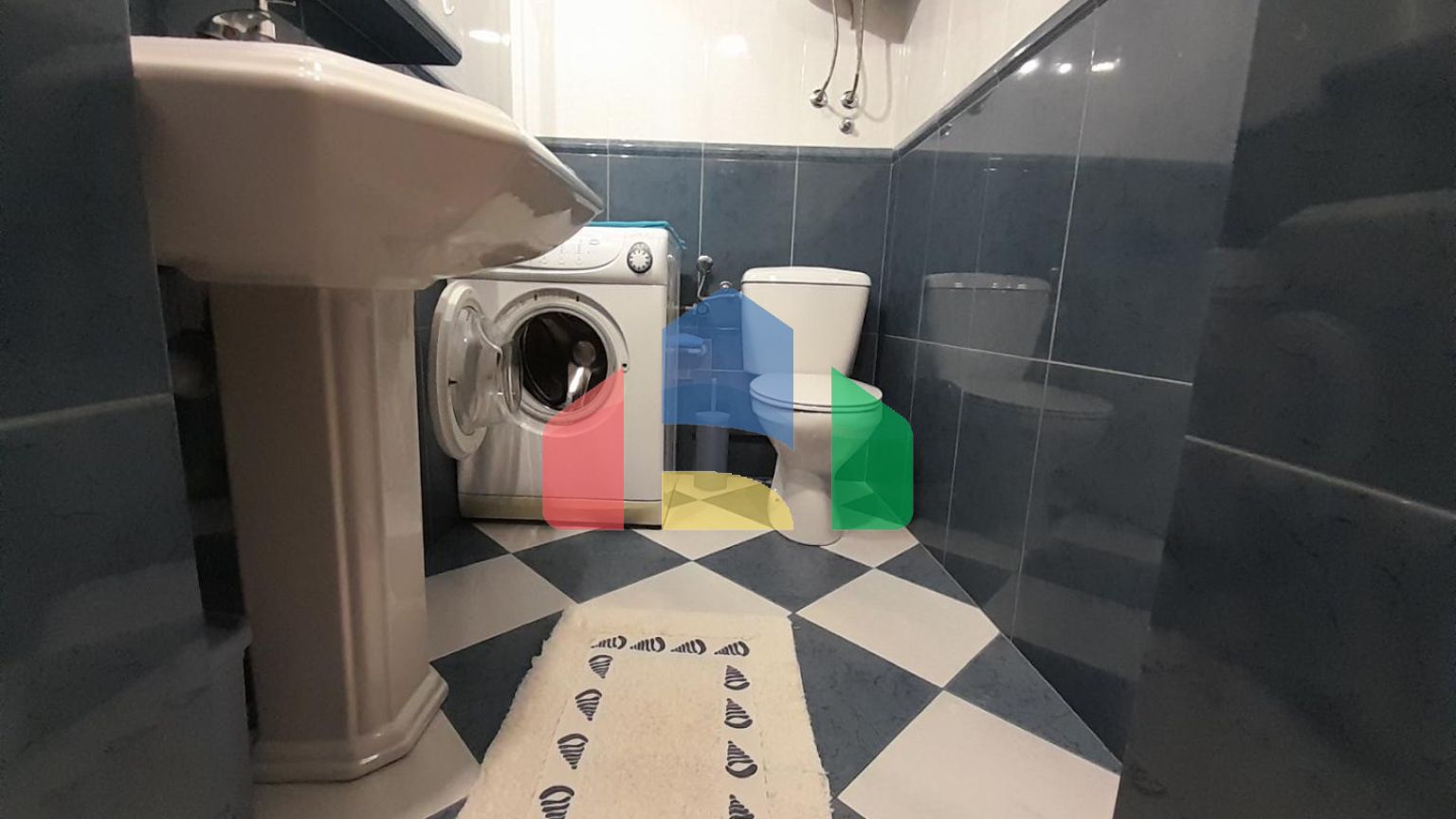 Современная меблированная квартира с двумя спальнями