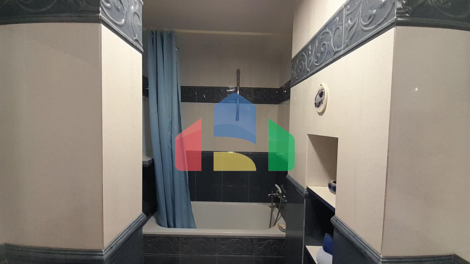 Современная меблированная квартира с двумя спальнями