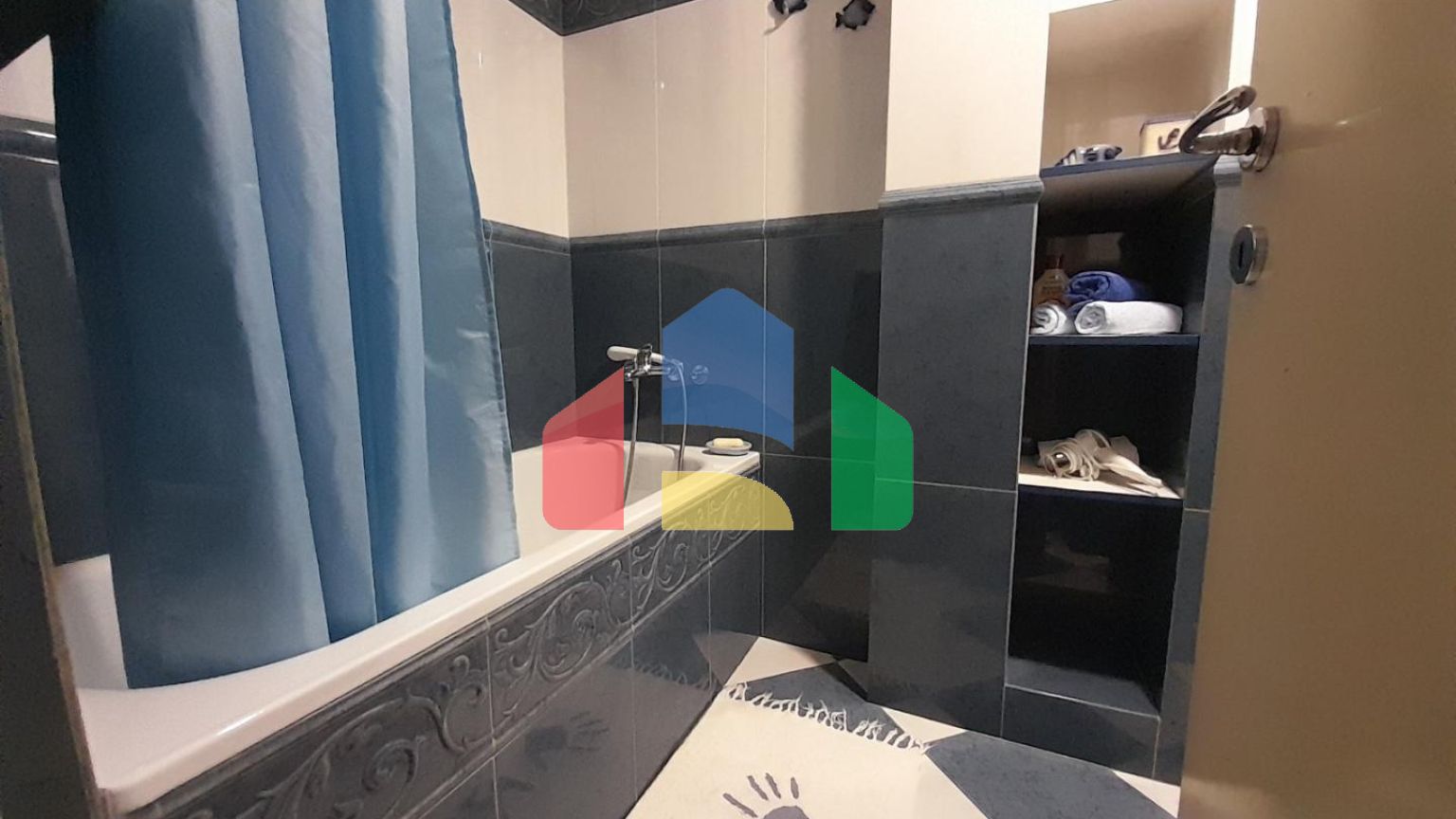 Современная меблированная квартира с двумя спальнями