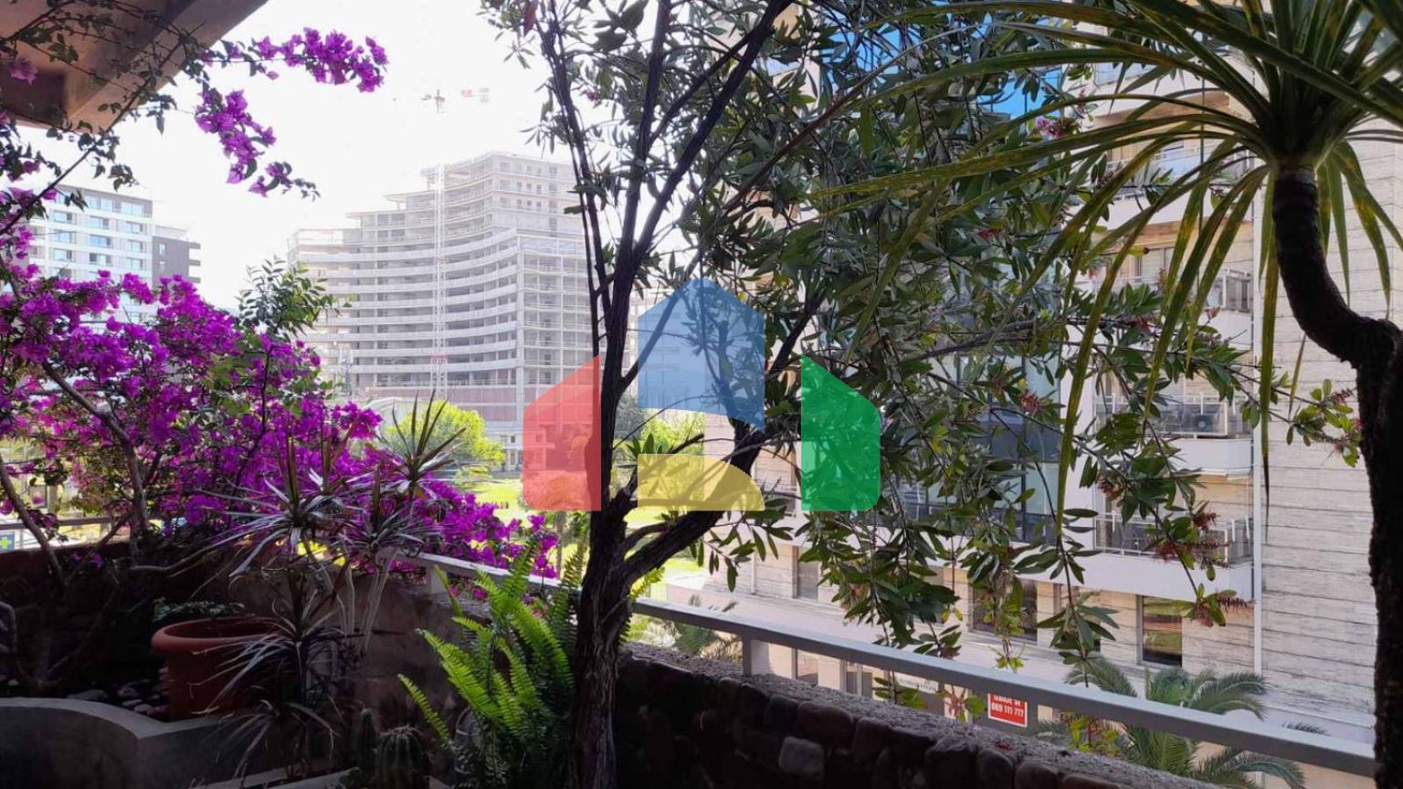 Современная меблированная квартира с двумя спальнями